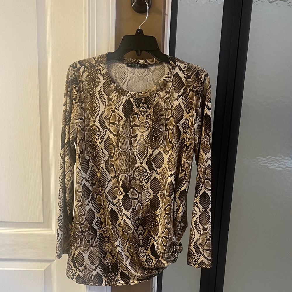 Acting Pro Brown and Tan Snakeskin Long Sleeve Top